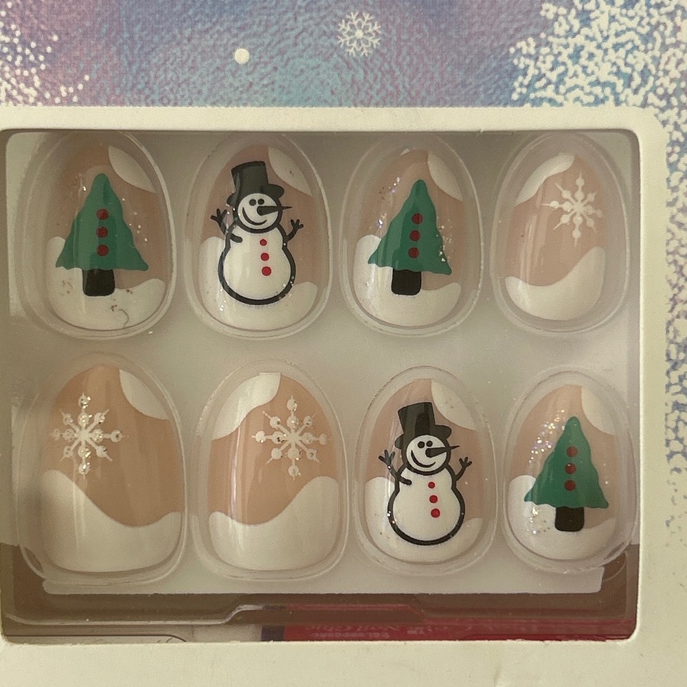 Kiss Voguish Fantasy Short Court Christmas Nails | Glue Included